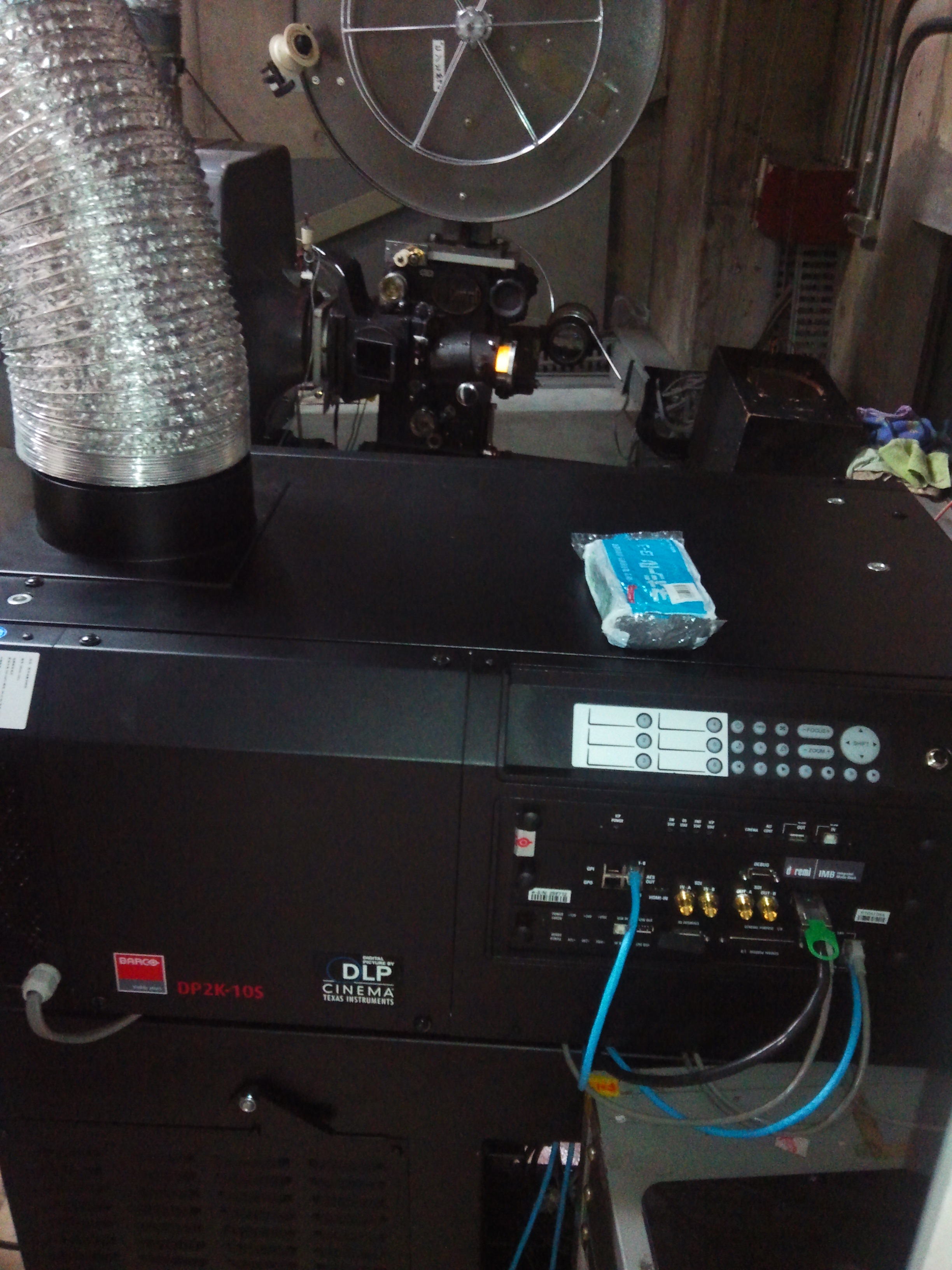 工事中ですが、営業はしていますよ！