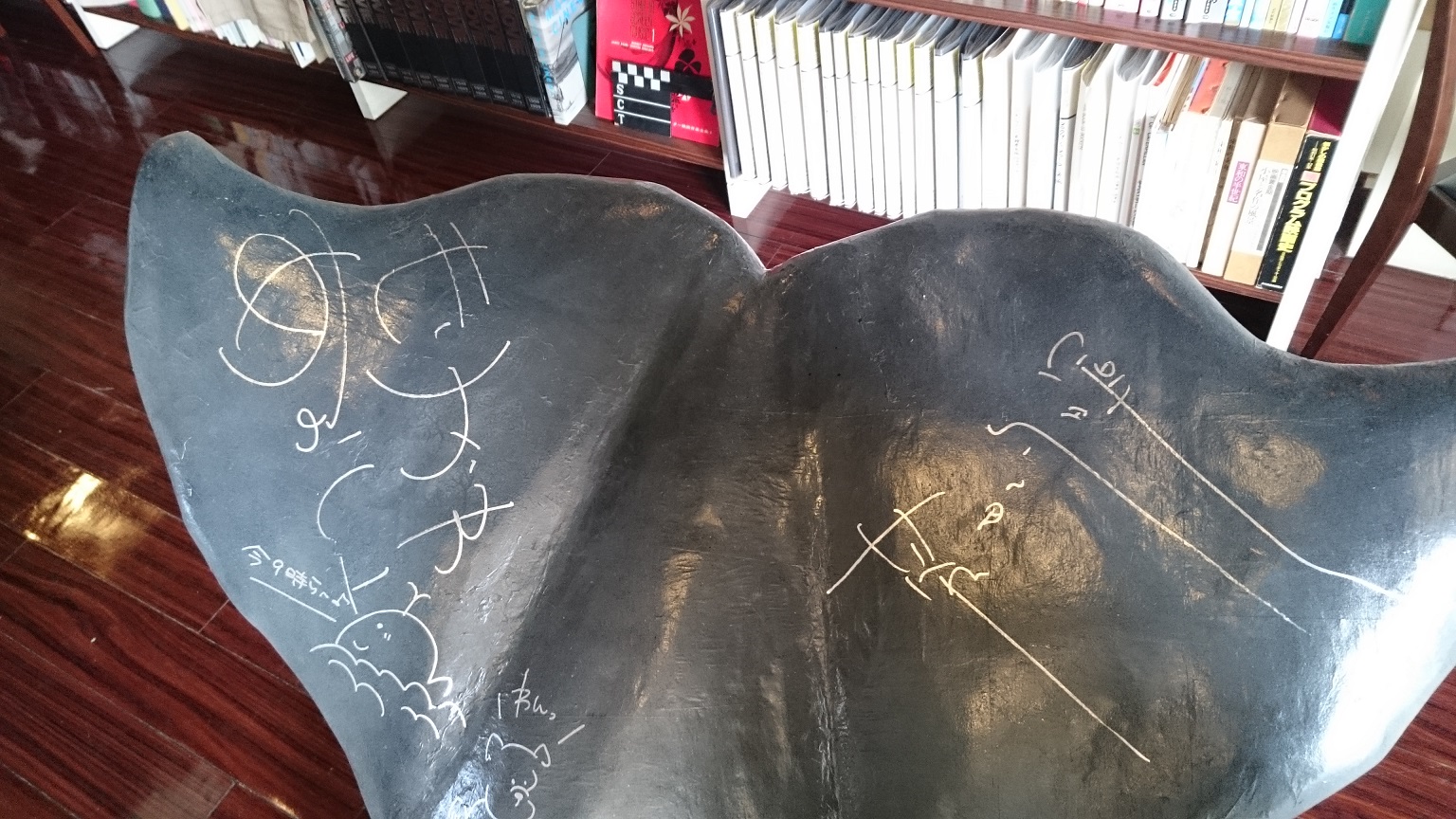 くじら、シネ・ウインドへ到着