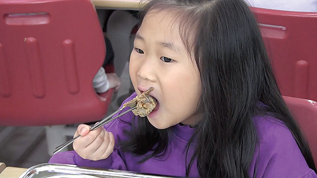 食の安全を守る人々